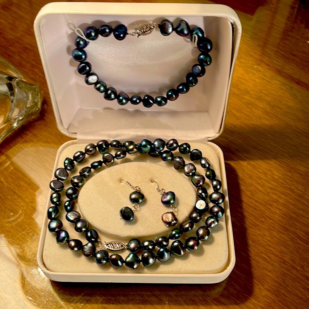 Black Pearl and Sterling necklace, bracelet and earrings set